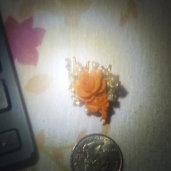 vintage pin rose with faux pearls - Picture 4 of 4